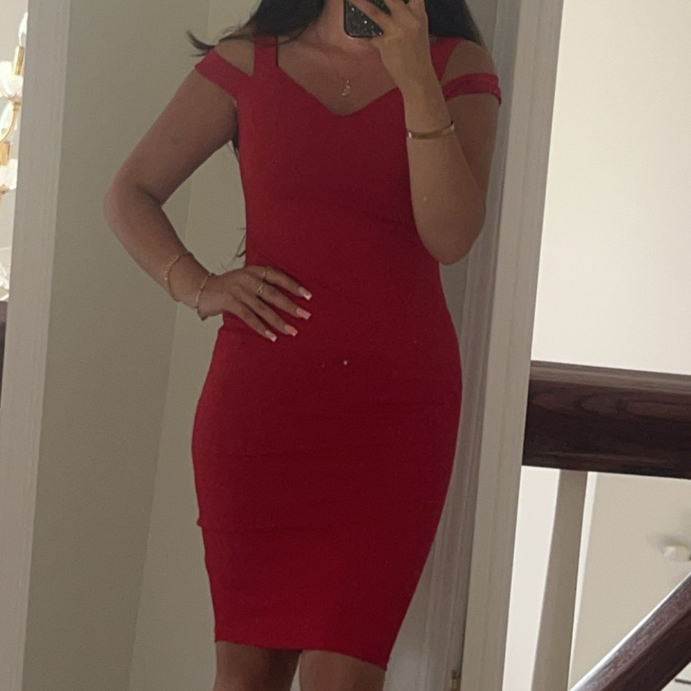 Very cute red dress with cute sleeves
